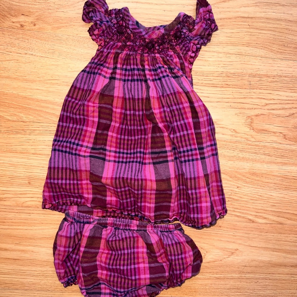 Adorable Peek dress Size 3-6 months